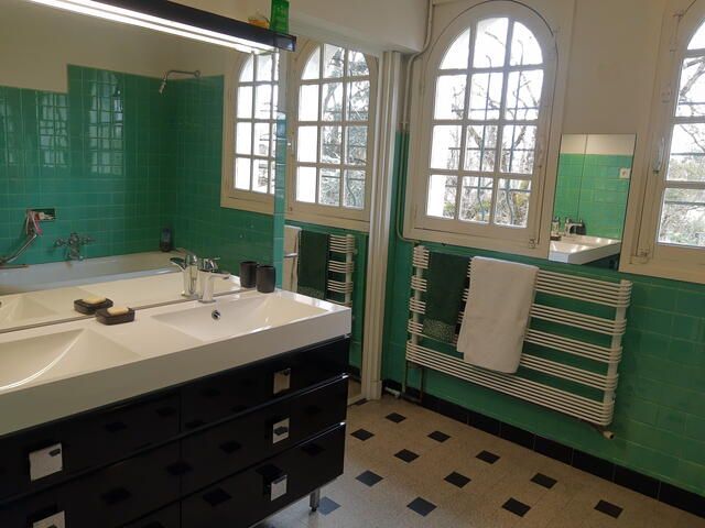 Badkamer 1 met ligbad
