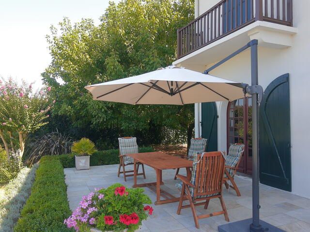 Terras met parasol